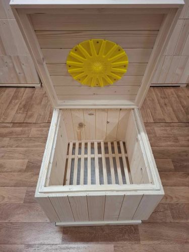 Včelí výklz v ráme