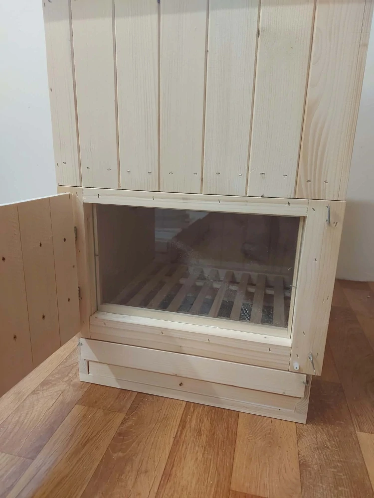 Presklený zateplený včelí úľ – vnútorné usporiadanie rámikov