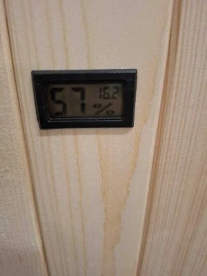 Včelí úľ - s teplomerom a vlhkomerom