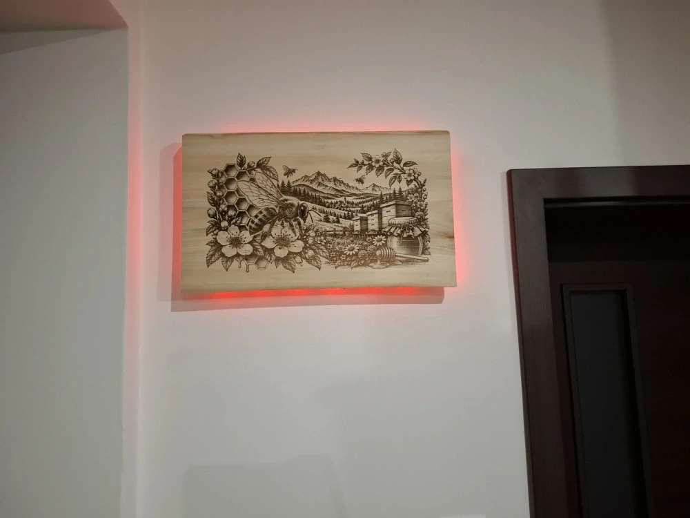 Drevený LED gravírovaný obraz pre včelára – masívna lipa