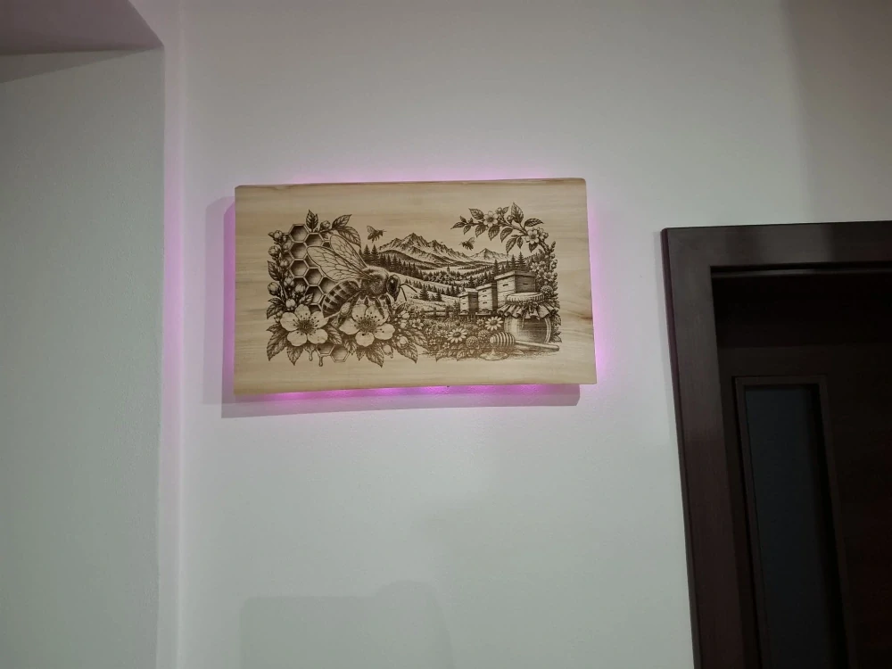 Drevený LED gravírovaný obraz pre včelára – masívna lipa