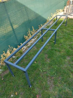 Stojan na úle  240 cm na 4 rodiny  