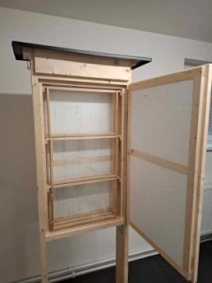 Presklený pozorovací úľ