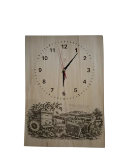 Drevené hodiny Včelárstvo – gravírované hodiny z masívnej lipy 44 × 35 cm